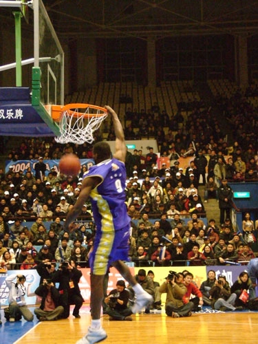 米兰有望继 米兰有望继